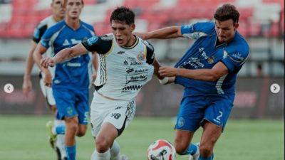 Persaingan Juara Memanas, Persib Bandung Mulai Goyah Usai Ditahan Arema FC