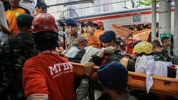 Dini Hari Penuh Duka, 10 Kantong Jenazah Korban Kecelakaan KA Tiba di RS Polri