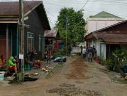 Miris! Warga Patungan Perbaiki Jalan Rusak, Anggaran Desa di Loa Ipuh Kemana?