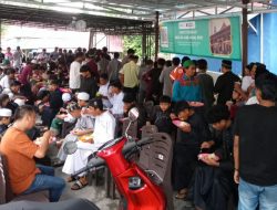 Berbagi Rezeki di Hari Jumat, Masjid Jabal Nur Layani Warga dengan Makanan Gratis