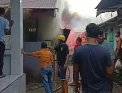 Kebakaran Hebat Mengamuk di Loa Janan Ilir, 12 Bangunan Ludes dalam Hitungan Jam