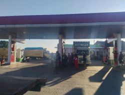 Ada ‘Karpet Merah’ untuk Pelansir, Jeriken Puas Bolak-Balik Isi Solar di SPBU 74.922.47 Panaikang, Aparat Dimana?
