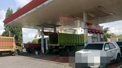 Truk 10 Roda Diduga Angkut Proyek Malah Isi Solar Subsidi, Siapa yang Verifikasi Barcode di SPBU Mare?