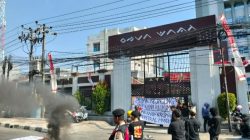 Makin Panas! Spanduk Copot Kajari Bulukumba Membentang, Aliansi Desak Kejati Sulsel Periksa Tiga Konsultan Pengawas