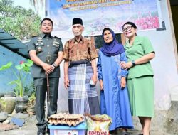 Danrem 141/Tp Gelar Anjangsana dan Bakti Sosial, Bagikan Sembako kepada Warga Bone