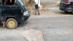 Pelek Bengkok, Ban Meledak! Jalan Samarinda–Bengalon Tagih Tanggung Jawab Pemerintah